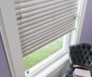 Horizontal vinyl blinds with cord lift